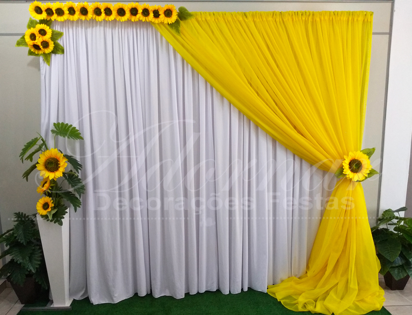 aluguel painel de cortinas amarelo e branco de girassol