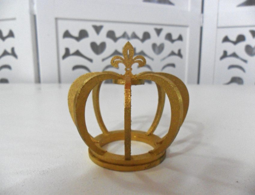 Locação de Mini Coroa Dourada de Mesa em Provençal