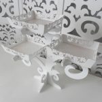 Locação de Árvore Porta Doces Branca de Mesa Porta Cupcakes ou Baleiro em Provençal