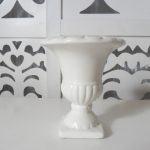 Locação de Vaso Romano Taça Lisa Pequena de Porcelana