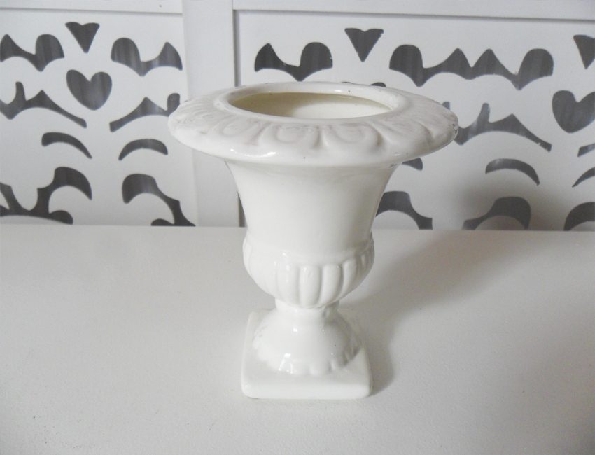 Locação de Vaso Romano Taça Lisa Pequena de Porcelana