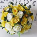 Locação de Arranjo de Flores Amarelo e Branco