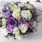 Locação de Arranjo de Flores Lilás e Branco