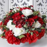 Locação de Arranjo de Flores Vermelho e Branco