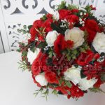 Locação de Arranjo de Flores Vermelho e Branco