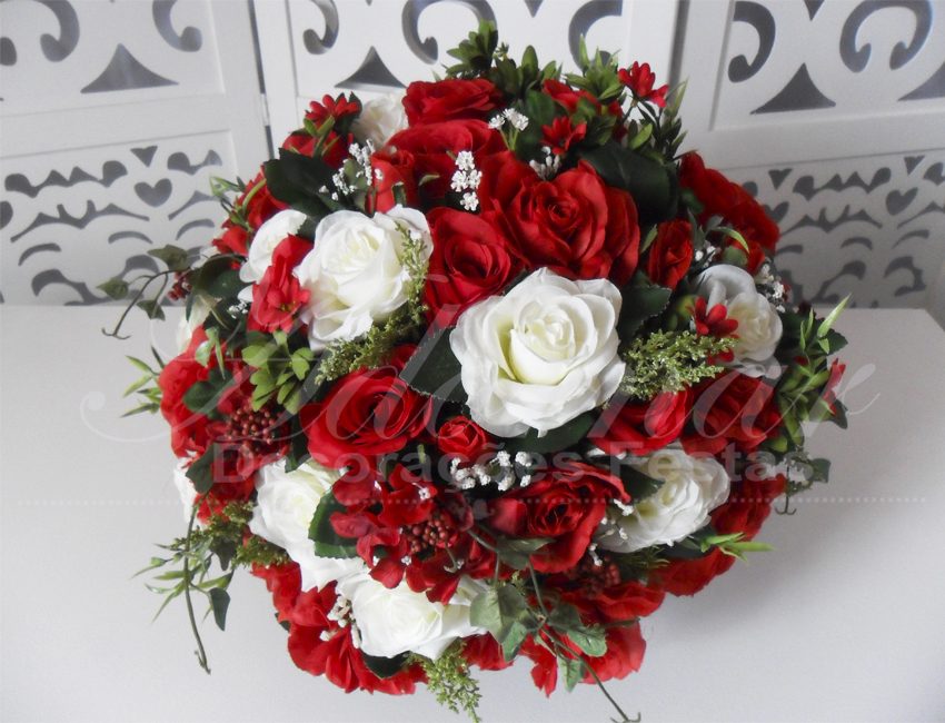 Locação de Arranjo de Flores Vermelho e Branco