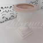 Locação de Vaso Romano Taça Raiada Grande de Porcelana