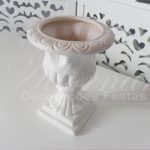 Locação de Vaso Romano Taça Raiada Grande de Porcelana