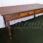 Aluguel de Mesa Rústica Grande Com Gavetas