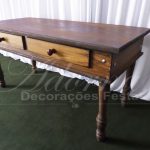 Aluguel de Mesa Rústica Pequena Com Gavetas