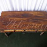 Aluguel de Mesa Rústica Pequena Com Gavetas