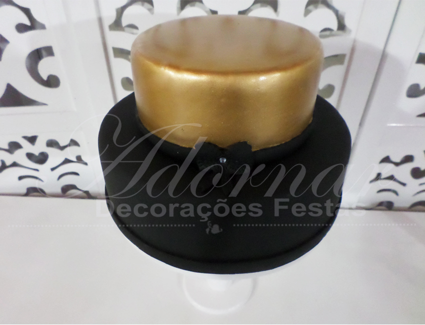 Locação de Bolo Cenográfico Dourado e Preto Para Festas