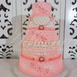 locacao de bolo cenográfico rosa e branco para festas e eventos