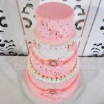 locacao de bolo cenográfico rosa e branco para festas e eventos