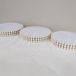 Locação Trio de Bandejas em Branco Peroladas e Redondas Para Doces