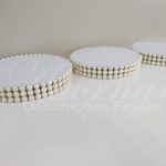 Locação Trio de Bandejas em Branco Peroladas e Redondas Para Doces