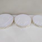 Locação Trio de Bandejas em Branco Peroladas e Redondas Para Doces