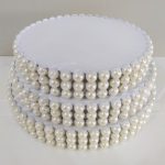 Locação Trio de Bandejas em Branco Peroladas e Redondas Para Doces