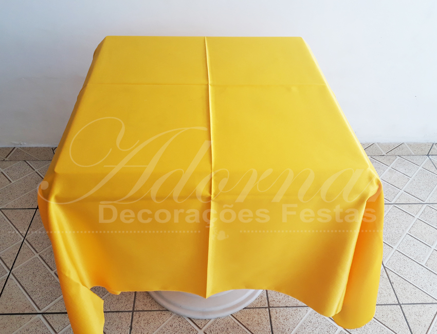 Locação de Toalha em Amarelo Para Mesa Quadrada