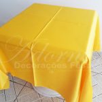 Locação de Toalha em Amarelo Para Mesa Quadrada