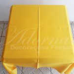 Locação de Toalha em Amarelo Para Mesa Quadrada