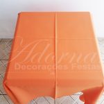 Locação de Toalha em Laranja Para Mesa Quadrada