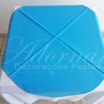 Locação de Toalha Branca Com Cobre Mancha Azul Bebê