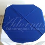 Locação de Toalha Branca Com Cobre Mancha Azul Escuro