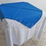 Locação de Toalha Branca Com Cobre Mancha Azul Royal