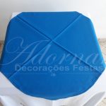 Locação de Toalha Branca Com Cobre Mancha Azul Royal