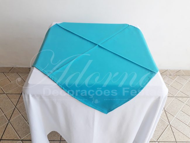 Locação de Toalha Branca Com Cobre Mancha Azul Tiffany