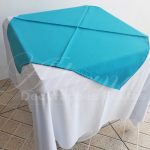 Locação de Toalha Branca Com Cobre Mancha Azul Tiffany