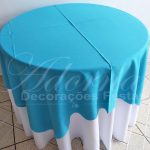 Locação de Toalha Branca Com Cobre Mancha Azul Tiffany Para Mesa Redonda