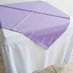 Locação de Toalha Branca Com Cobre Mancha Lilás