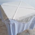 Locação de Toalha Branca Com Cobre Mancha Pérola