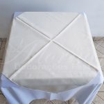 Locação de Toalha Branca Com Cobre Mancha Pérola