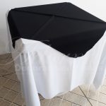 Locação de Toalha Branca Com Cobre Mancha Preto