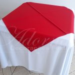 Locação de Toalha Branca Com Cobre Mancha Vermelho