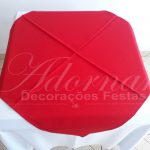 Locação de Toalha Branca Com Cobre Mancha Vermelho