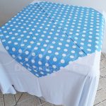 Locação de Toalha Branca Com Cobre Mancha Azul Com Bolinha Branca
