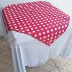 Locação de Toalha Branca Com Cobre Mancha Rosa Pink Com Bolinha Branca