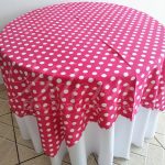 Locação de Toalha Branca Com Cobre Mancha Rosa Pink Com Bolinha Branca