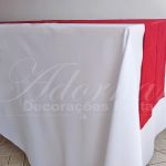 Locação de Toalha Pranchão Branca Com Cobre Mancha Caminho Vermelho