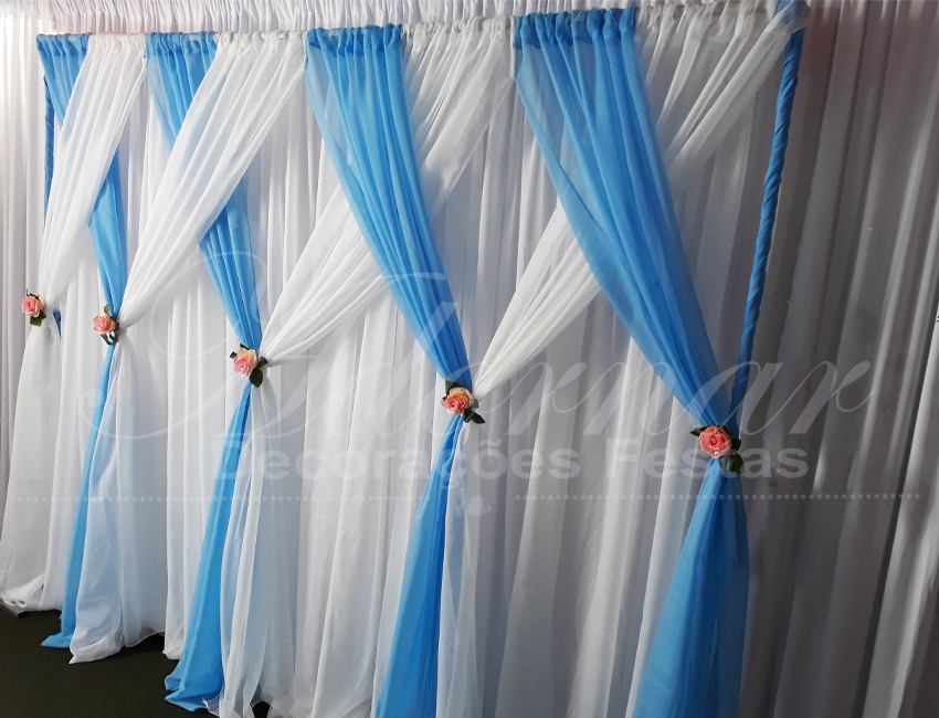 aluguel de painel de cortinas azul e branco para festas e eventos