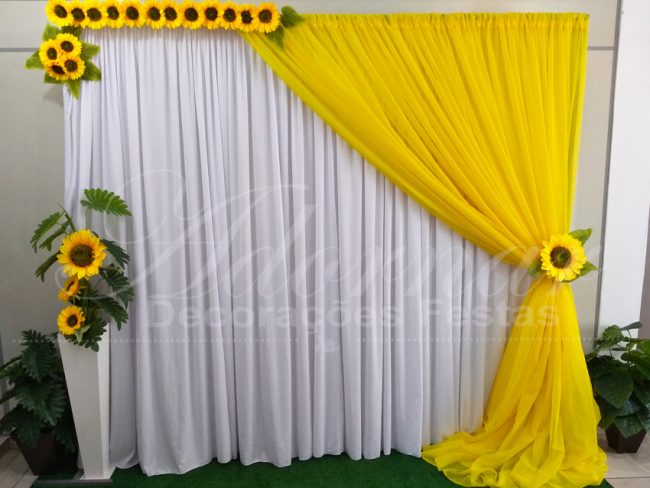 aluguel painel de cortinas amarelo e branco de girassol