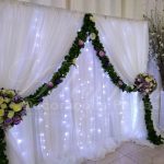 aluguel de painel de cortinas branco com led e flores casamento festas e eventos