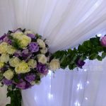 aluguel de painel de cortinas branco com led e flores casamento festas e eventos