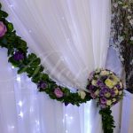aluguel de painel de cortinas branco com led e flores casamento festas e eventos