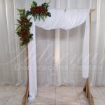 aluguel de painel de gazebo com flores vermelhas para casamento cerimonia