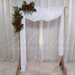 aluguel de painel de gazebo com flores vermelhas para casamento cerimonia